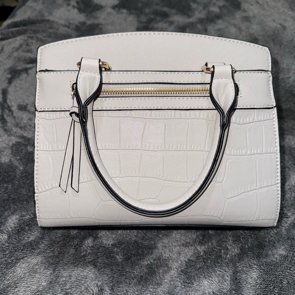 Elegant Light Gray Handbag